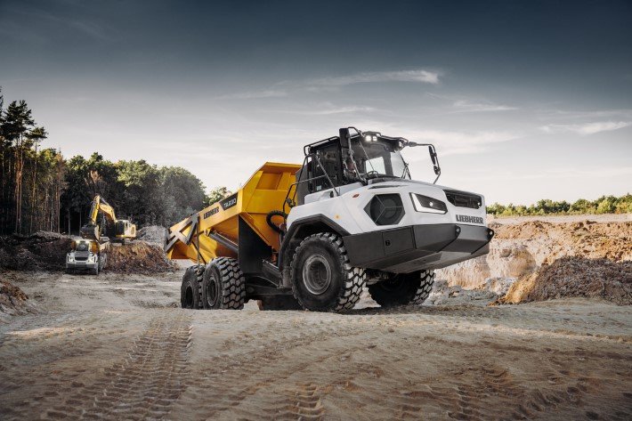 Liebherr earthmoving and material handling machines at Svenska Maskinmässan 2022 